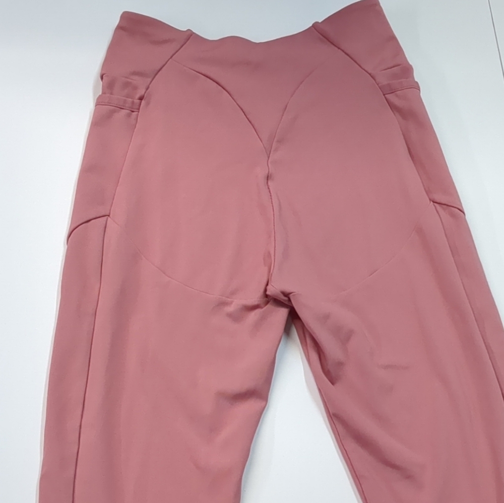Gymshark Rose and Maroon Workout Set - Picture 7 of 9